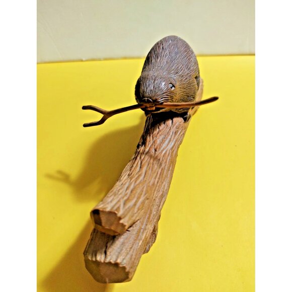 Vintage Carved Wood Art Detailed Beaver on a Log signed E. Hirt 8" x 4" - Picture 9 of 15